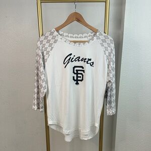 Women’s San Francisco Giants Large baseball tee